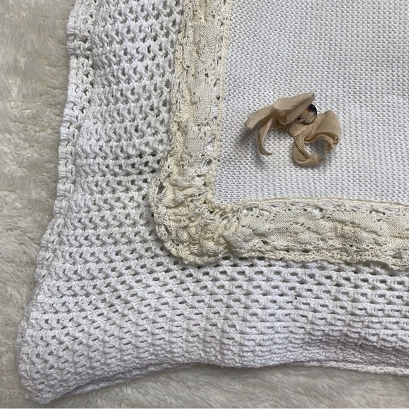 Pili Carrera White Lace Cotton Crochet Baby Blanket - Picture 3 of 6